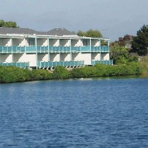 Coral Reef Inn & Condo Suites